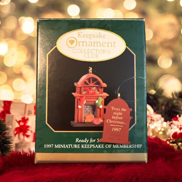 1997 HALLMARK KEEPSAKE READY FOR SANTA MINIATURE MEMBERSHIP ORNAMENT (CB9964) - Picture 6 of 6